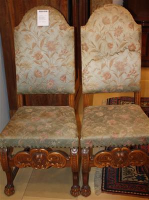Satz von 4 Sessel in modifizierter Barockstilform geschweifte Hartholzgestelle, - Kunst, Antiquitäten und Möbel