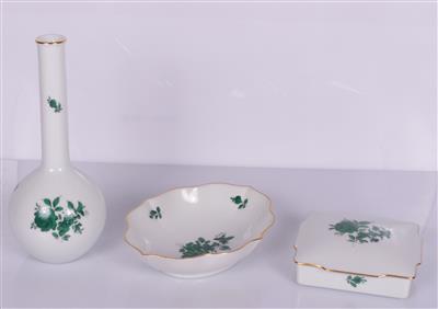 1 Deckeldose, 12 x 12 cm. 1 Vase, Höhe 21 cm, 1 Schale - Umění a starožitnosti