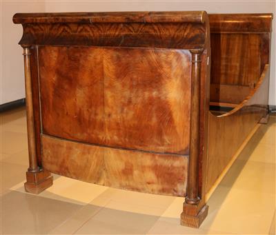 Biedermeier Bett um 1825/30, - Kunst, Antiquitäten und Möbel online auction