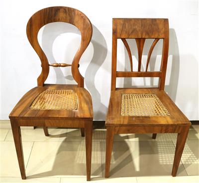 Zwei variierende Biedermeier Sessel, - Kunst, Antiquitäten und Möbel online auction