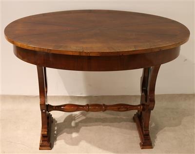 Ovaler Tisch im BiedermeierStil, - Antiques and art