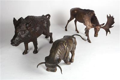3 Tierfiguren "Wildschwein", "Elch" u. "Stier" - Antiques and art