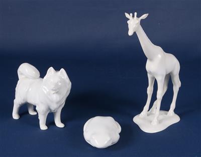 3 versch. Tierfiguren, "Giraffe","Hund" (Spitz) u. "Frosch" - Antiques and art