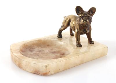 Kleine Alabsterschale mit einer französichen Bulldoge - Umění a starožitnosti