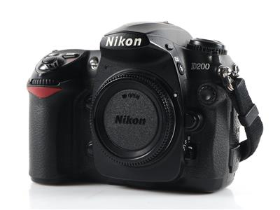 Nikon D200 - Umění a starožitnosti