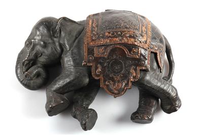 Originelles und äußerst seltenes Tintenfass in Form eines liegenden Elefanten - Umění