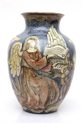Vase mit Dekor in Form von musizierenden Engeln - Antiques and art