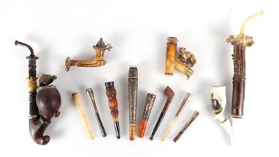 Konvolut von 24 Zigarrenspitzen und Tabakpfeifen des späten 19. u. frühen 20. Jh. - Kunst, Antiquitäten, Möbel und Technik