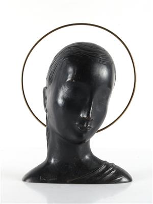 Halbplastik einer weiblichen Heiligen, Werkstätten Hageanuer Wien, - Kunst, Antiquitäten, Möbel und Technik