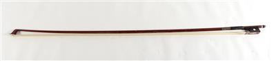 Ein silbermontierter Violinbogen, die runde Stange ist gestempelt:F. N. VOIRIN A PARIS - Kunst, Antiquitäten, Möbel und Technik