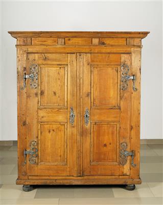 Provinzieller Schrank, - Antiques and art