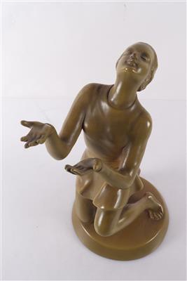Knieende junge Frau mit erhobenen Händen - Arte e antiquariato