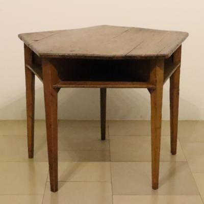 Ungewöhnlicher, rustikaler Tisch in 5-eckiger Grundform - Umění, starožitnosti, nábytek a technika