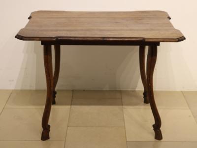 Niederer rechteckiger Tisch in barocker Art - Kunst, Antiquitäten, Möbel und Technik