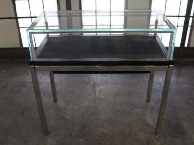 Pultförmige Präsentationsvitrine - Kunst, Antiquitäten, Möbel und Technik