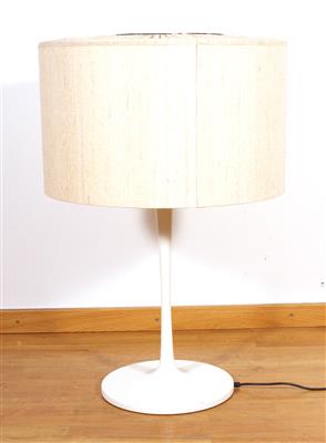 Bodenlampe / Große Tischlampe der 1960er / 1970er Jahre. Ausführung wohl Staff, - Design