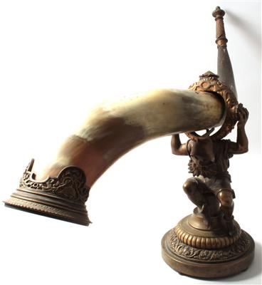 Horn von einem Zwerg getragen - Antiques and Paintings