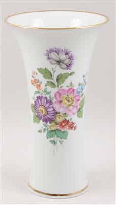 Vase, - Antiques and Paintings