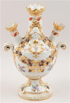 Drei Tüllen-Vase, - Antiquitäten & Bilder