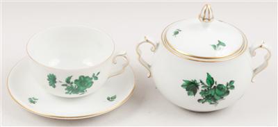 4 Teetassen mit Untertassen, 1 Zuckerdose mit Deckel, - Saisoneröffnungsauktion Antiquitäten & Bilder