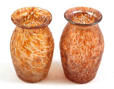 1 Paar kleine Vasen, - Antiquitäten & Bilder