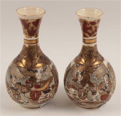 1 Paar Satsuma-Vasen, - Antiquitäten & Bilder mit Schwerpunkt Moderne und Zeitgenössische Druckgrafik