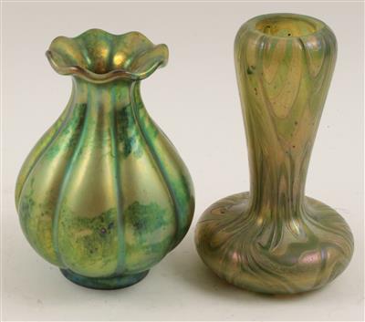 2 kleine Vasen, - Antiquitäten & Bilder mit Schwerpunkt Moderne und Zeitgenössische Druckgrafik