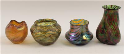 4 kleine Vasen, - Antiquitäten & Bilder mit Schwerpunkt Moderne und Zeitgenössische Druckgrafik