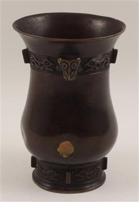 Vase in'hu'-Form - Antiquitäten & Bilder mit Schwerpunkt Moderne und Zeitgenössische Druckgrafik