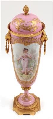 Französische Deckelvase mit "bronze doré" Montierung, - Antiques and Paintings