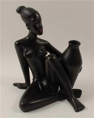 Sitzende Schwarzafrikanerin mit Vase, - Antiquitäten & Bilder