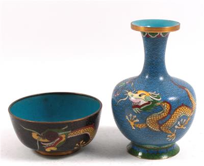 Cloisonné-Vase und Schale, - Antiques and Paintings