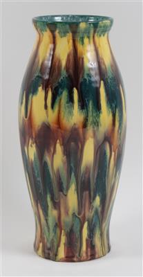 Vase, - Antiques and Paintings