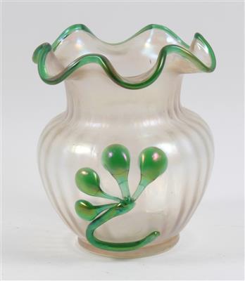 Vase mit applizierter Blume, - Antiquitäten & Bilder