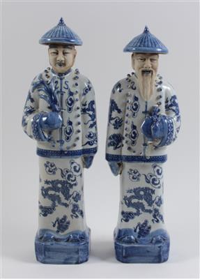 Zwei blau-weiße Figuren von Chinesen, - Antiquitäten & Bilder