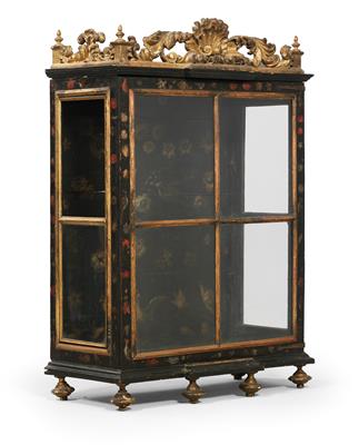 Halbhohe Barock-Vitrine, - Asta estiva