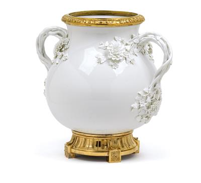 Hohe Vase mit Asthenkeln und "bronze doré" Montierung, - Möbel und dekorative Kunst, Skulpturen und Antiquitäten, Glas und Porzellan