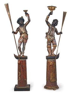 Zwei leicht variierende venezianische Assistenzfiguren "Gondoliere", - Möbel und dekorative Kunst, Skulpturen und Antiquitäten, Glas und Porzellan