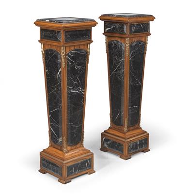 A Pair of Flower and Bust Stands, - Antiquariato e mobili