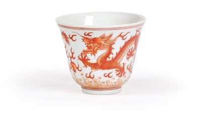 A Wine Cup, China, Underglaze Blue Six-Character Mark Tongzhi of the Period - Starožitnosti