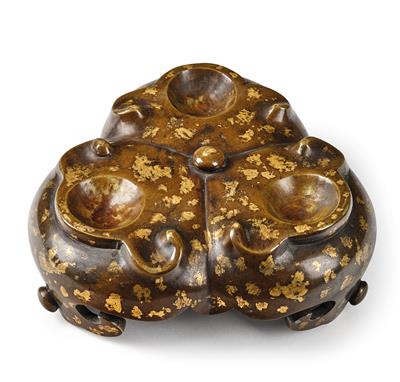 Bronze base with ‘goldsplash’ decoration, China, 17th/18th century, - Asiatics, Works of Art and furniture