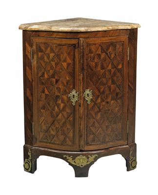 A corner cabinet from France, - Asiatics, Works of Art and furniture