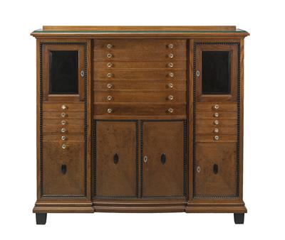 A half-height small cabinet, - Asiatics, Works of Art and furniture