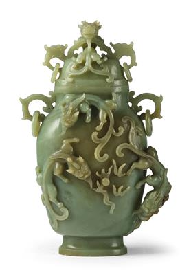 Jade chilong covered vase, China, 18th/19th century, - Asiatics, Works of Art and furniture