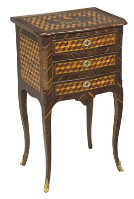 A small chest of drawers, - Asiatics, Works of Art and furniture