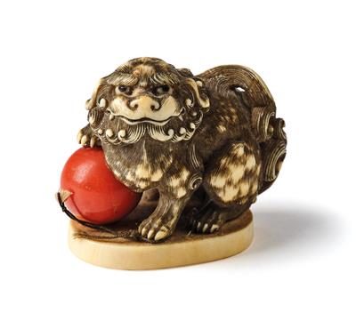 An ivory netsuke of a shishi with ball, Japan, Edo period, 19th century, signed Tomochika - Asiatics, Works of Art and furniture