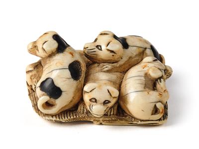 An ivory netsuke of five puppies on straw mat, Japan, early 19th century, - Asiatics, Works of Art and furniture