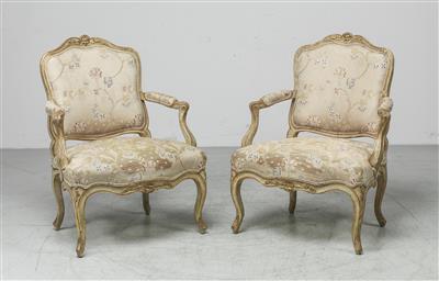 A pair of armchairs, - Mobili