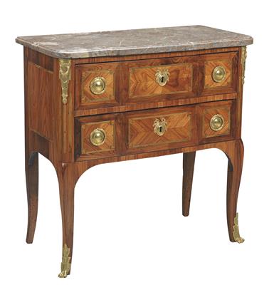 A dainty salon chest of drawers, - Asiatics, Works of Art and furniture