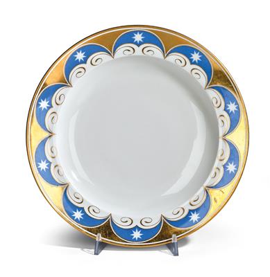 An Elegant Plate, - Starožitnosti